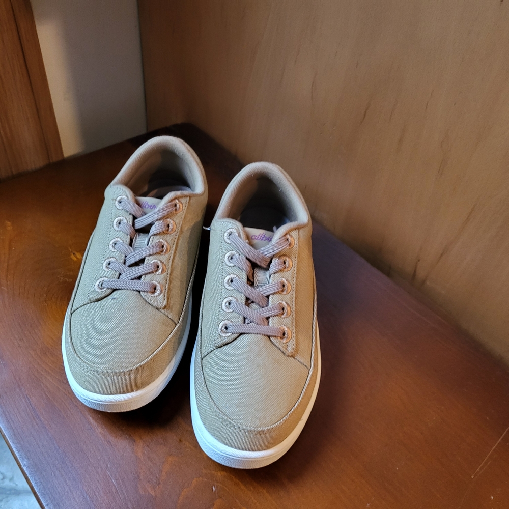 NEW Allbirds Tan Athletic Shoes with Minimalist Design